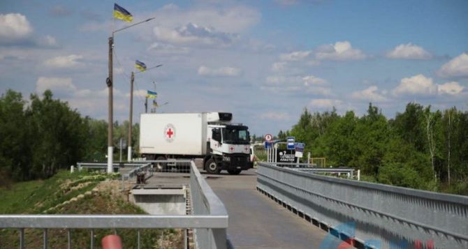 Гуманитарный груз от Красного креста получали в Станице Луганской