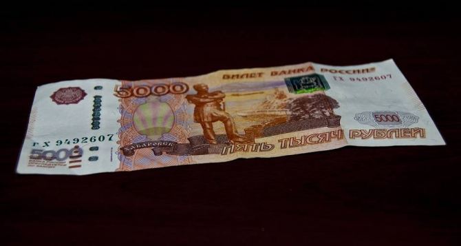 На поддельных купюрах в  5 тысяч рублей погорели два фальшивомонетчика в Луганске
