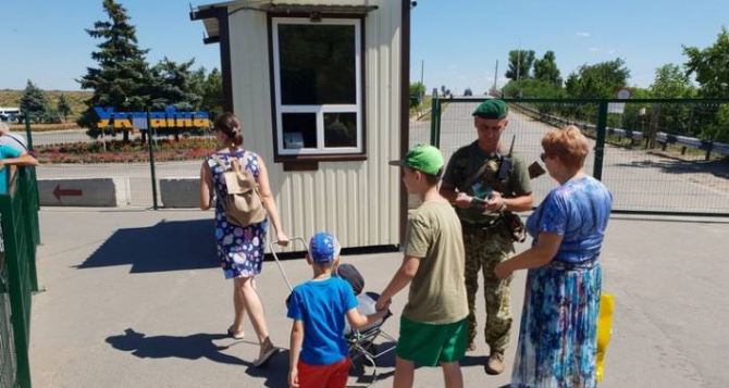 Вчера, 14 июня, КПВВ «Станица Луганская» пересекли 180 человек