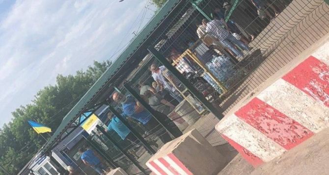 На КПВВ «Станица Луганская» пропускают в Луганск по прописке, нужен только подтверждающий документ