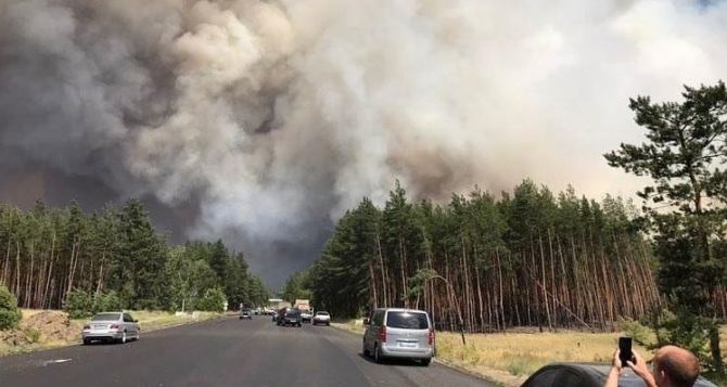 В сети появилось видео дороги в огне — от Новоайдара до Северодонецка