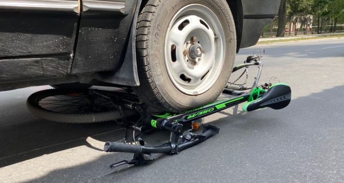 В центре Северодонецка автомобиль сбил 12 летнего велосипедиста. ФОТО