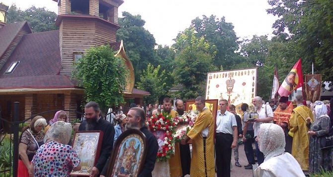 Три дня по Луганску будет идти крестный ход «За мир в Донбассе»