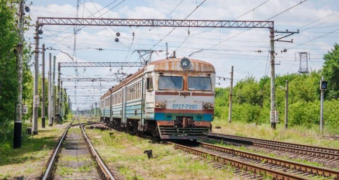 В Луганской и Донецкой области пустили пригородные поезда