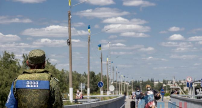 В пятницу через КПВВ «Станица Луганская» прошло 1265 человек. Поток в сторону Луганска увеличился