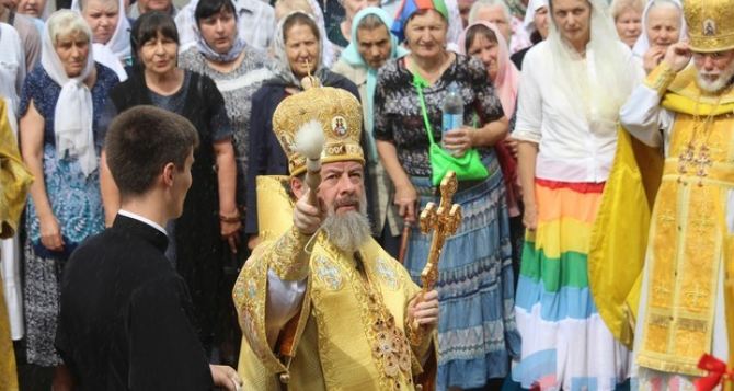 Митрополит Митрофан провел в луганском соборе службу в честь 1032-летия Крещения Руси (ФОТО)