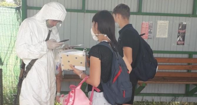 Абитуриентам и студентам из Луганска разрешили пересекать КПВВ без «Дії