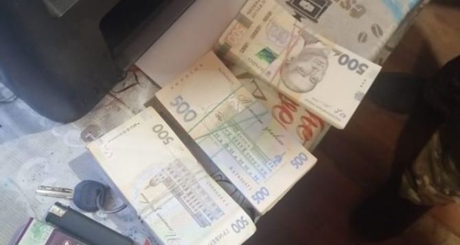 У двух луганчанок на КПВВ «Станица Луганская» забрали деньги