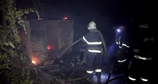 В Луганске при пожаре жилого дома погиб 64-летний мужчина с инвалидностью