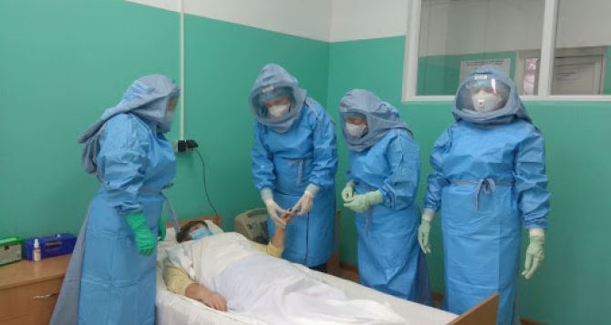 В больнице Рубежного уже нет мест для больных с COVID-19, — врач