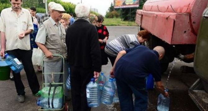 Будет прекращена подача воды в Ровеньки и 4 поселка Свердловского района 13 октября