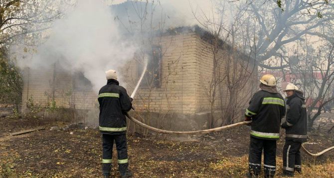 Пострадавшим от пожаров выделят по 300 тыс. грн за разрушенное жилье