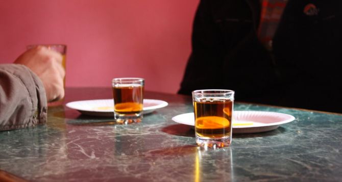 В Алчевске оштрафовали предпринимателя на 60 тысяч рублей за торговлю алкоголем