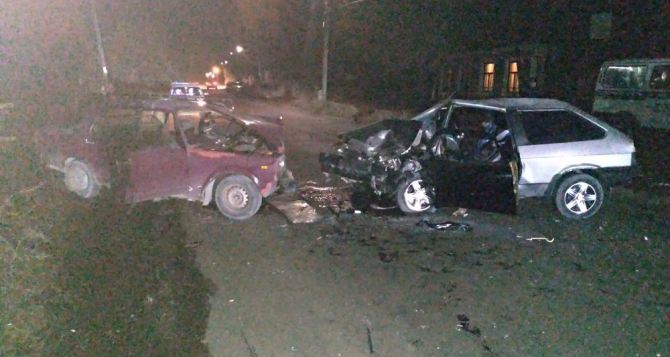 Жуткое ДТП устроил пьяный водитель в Луганске. Один человек погиб, двое в тяжелом состоянии. ФОТО