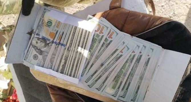 В пятницу 13 ноября пограничники конфисковали 13 тысяч долларов на КПВВ. ФОТО. Видео