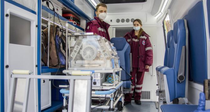 Два реанимобиля для детей получил Луганский центр экстренной медпомощи и медицины катастроф. ФОТО