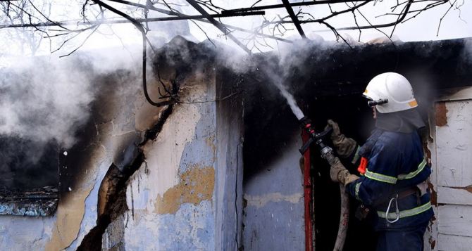 За сутки ликвидировано 11 пожаров, три человека погибли, три пострадали, четверо спасены, — МЧС