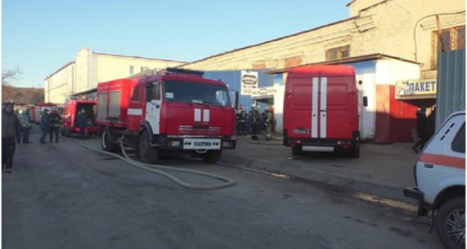 На Центральном рынке Луганска горели склады. ФОТО