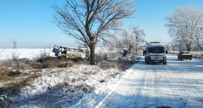 Служебный УАЗ «Горгаза» перевернулся с десятью работниками: есть пострадавшие. ФОТО