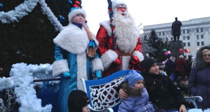 В Луганске запретили проведение новогодних праздников для детей в помещениях