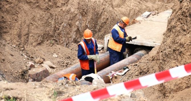 В Алчевске начали сварочные работы на месте порывов магистральных трубопроводов