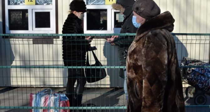 Что происходит на КПВВ «Станица Луганская» в первые дни нового года. Поток из Луганска больше в 1,5 раза, чем в обратном направлении