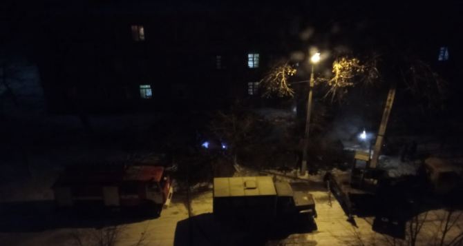 В Алчевске опять крупная авария на теплотрассе. Без тепла остались семь жилых домов, поликлиника и четыре корпуса ДонГТИ