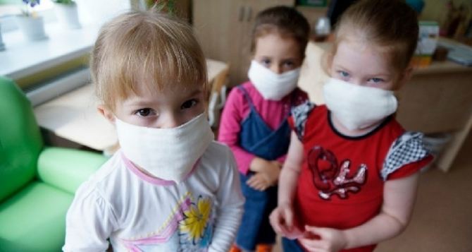 В Луганской области почти 500 детей заболели коронавирусом