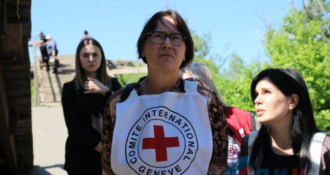 Руководитель миссии Красного Креста в Украине посетила Луганск и обсуждала вопрос по КПВВ в Счастье