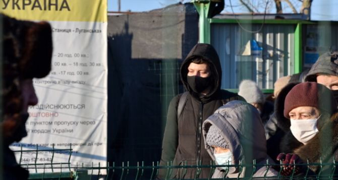 Через КПВВ в Станице Луганской вчера прошли более 1300 человек. Поток в Луганск был больше