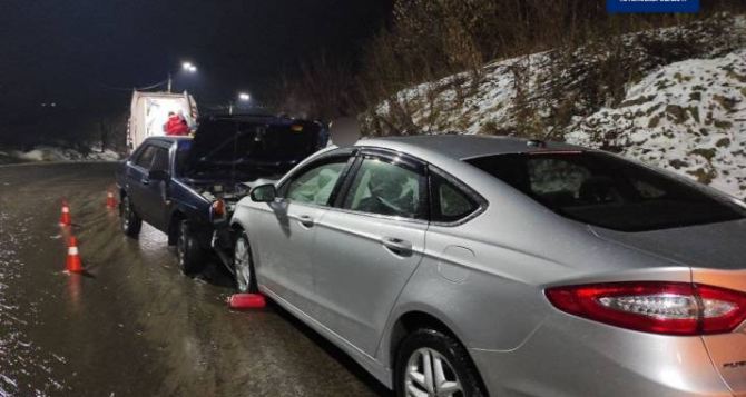 В ДТП на Луганщине столкнулись три автомобиля, пострадали 5 человек. ФОТО