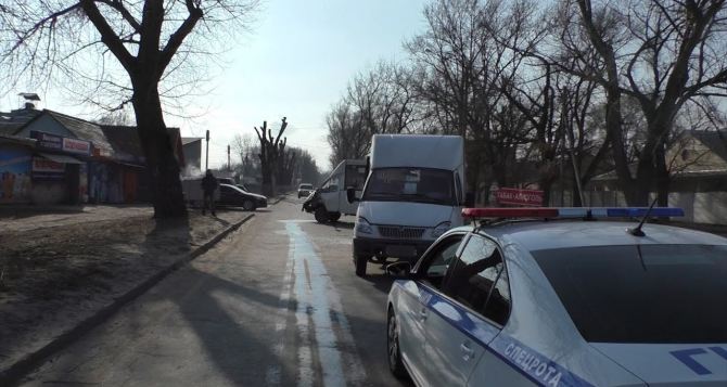 В Луганске столкнулись две маршрутки. Десять пассажиров пострадали. ВИДЕО.