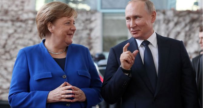 Меркель потребовала прогресса в Минском процессе