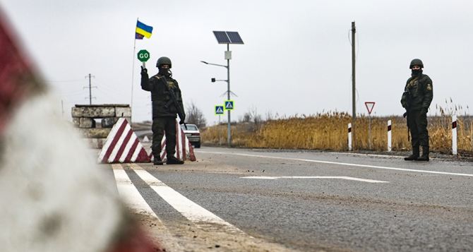 Автомобильный блок-пост у Станицы Луганской: эффект неожиданности. ФОТО