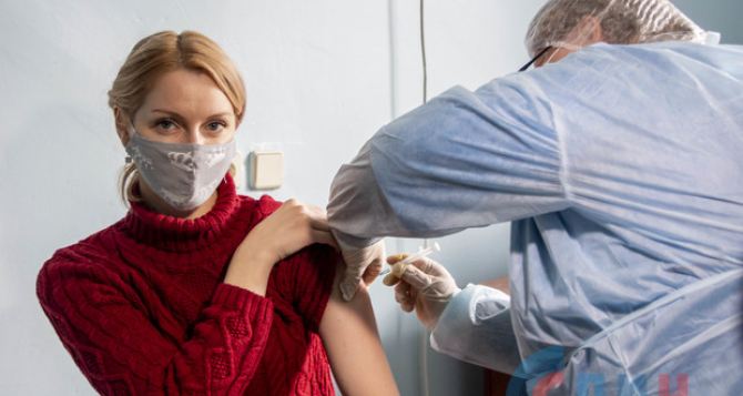 В Луганской городской больнице №2 открыли прививочный пункт. ФОТО