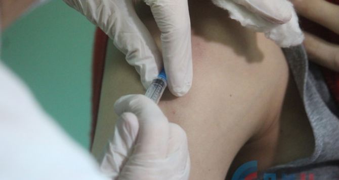Более 8 тысяч луганчан получили прививки от COVID-19