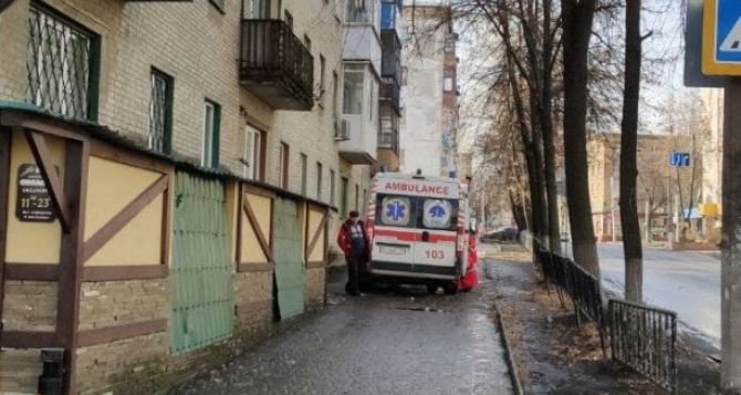 На Донбассе с пятого этажа выпал ребенок и погиб. ФОТО