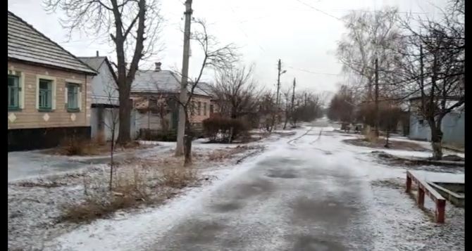 В Луганске с утра пошел снег. ВИДЕО