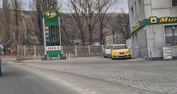 Донецк против Мариуполя. Где дешевле бензин? ФОТО