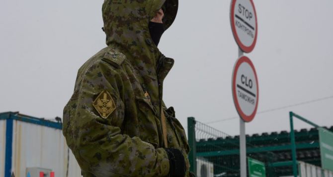 В Донецке установили ряд ограничений на выезд за пределы республики