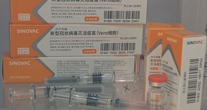 Первая партия китайской вакцины доставлена в Украину