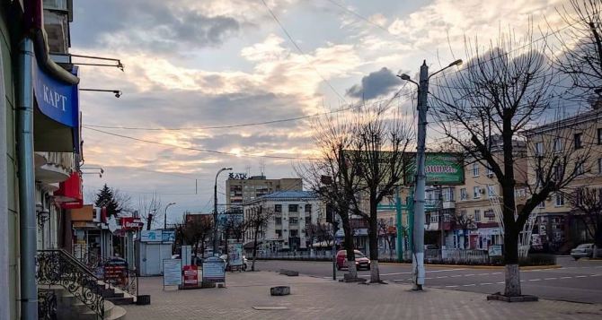Завтра днем в Луганске переменная облачность, до 15 градусов тепла