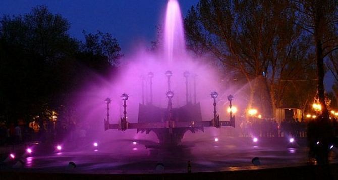 Завтра в Луганске включат фонтаны