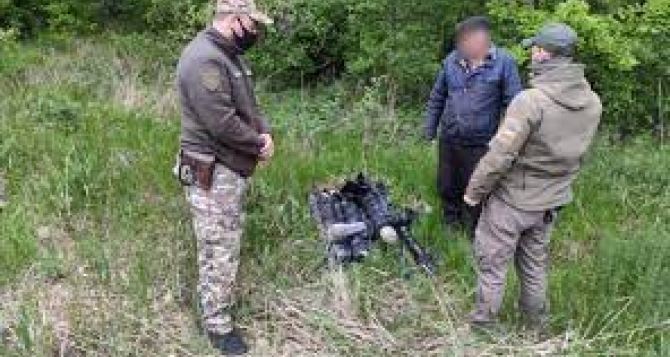 В 500 метрах от КПВВ «Станица Луганская» на минном поле обнаружили двух мужчин