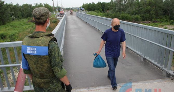 В Луганске указали причину, почему вернули назад в Станицу Луганскую 26 человек