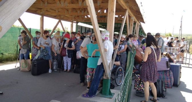 Пассажиропоток через КПВВ «Станица Луганская» за неделю увеличился на 15%