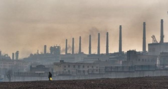 Зарплаты металлургов Алчевского меткомбината поднимутся до уровня российских. Но когда — не сказали