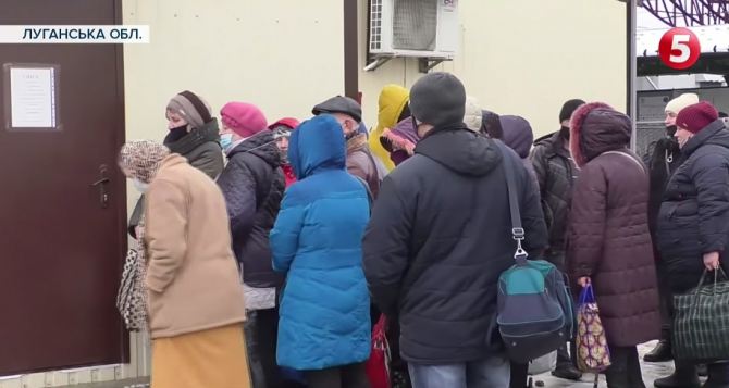 Стало известно, сколько бесплатных тестов было сделано на КПВВ в Донбассе с начала года