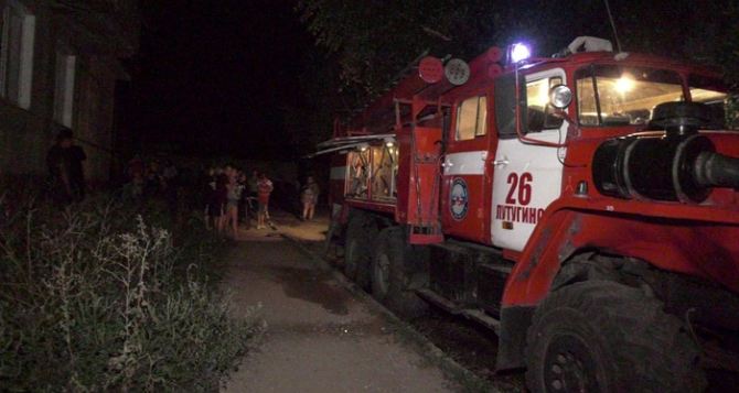 В масштабном пожаре под Луганском погибли два человека, трое пострадали, в том числе ребенок. Шесть человек спасены. ФОТО