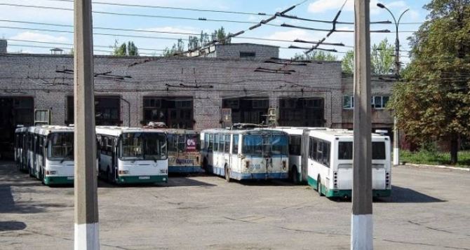 В Алчевске до сих пор не вышли на маршрут 7 автобусов, подаренных Санкт-Петербургом